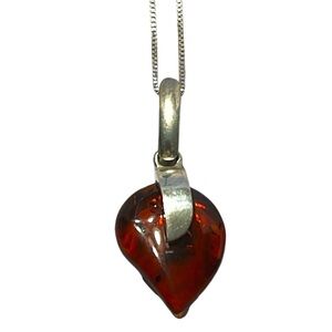 V8 925 POLAND Honey Amber Heart Pendant set in Sterling Silver on SS Chain